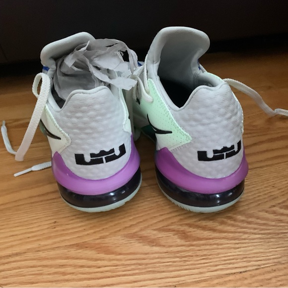 Lebron 17 lows - Picture 3 of 7